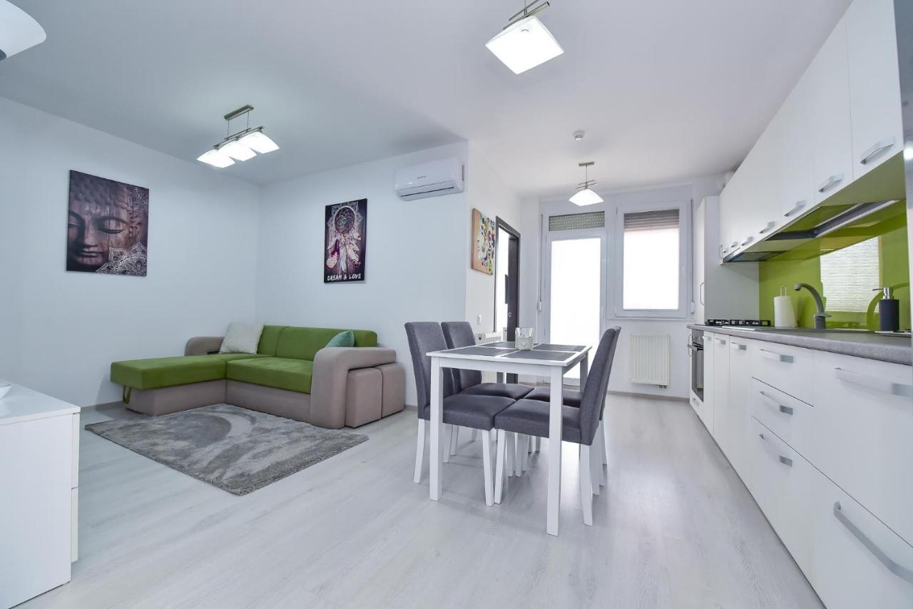 Stylish Stay - Executive - Private Parking And Central Location Oradea Ngoại thất bức ảnh