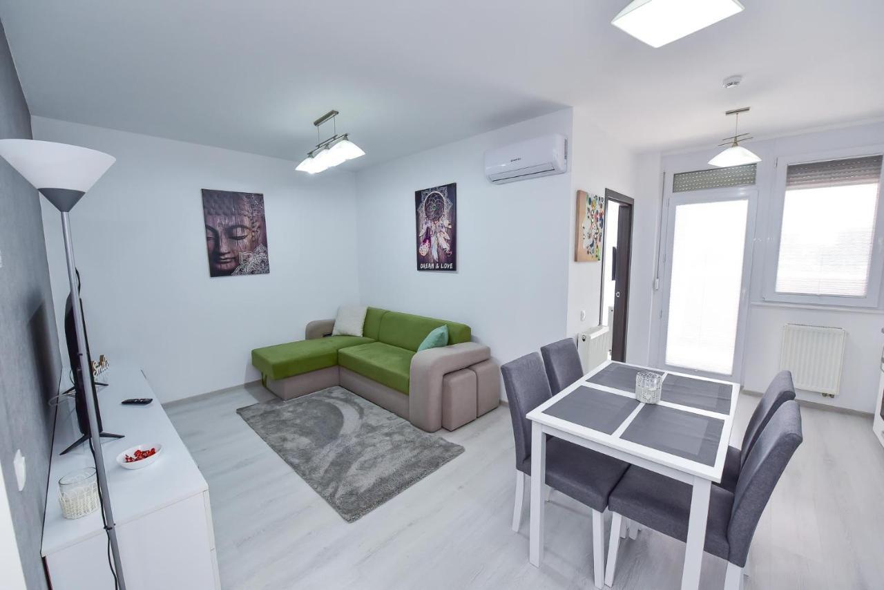 Stylish Stay - Executive - Private Parking And Central Location Oradea Ngoại thất bức ảnh